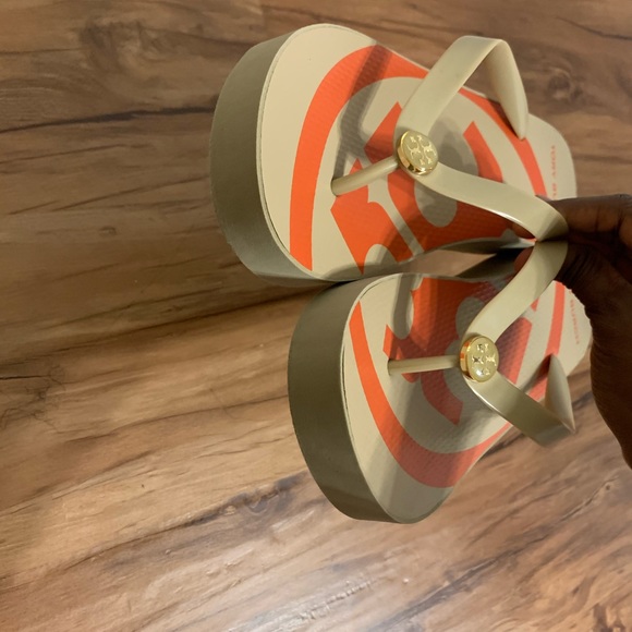 🚫SOLD🚫Tory Burch Orange and Tan Sandals - Picture 8 of 15